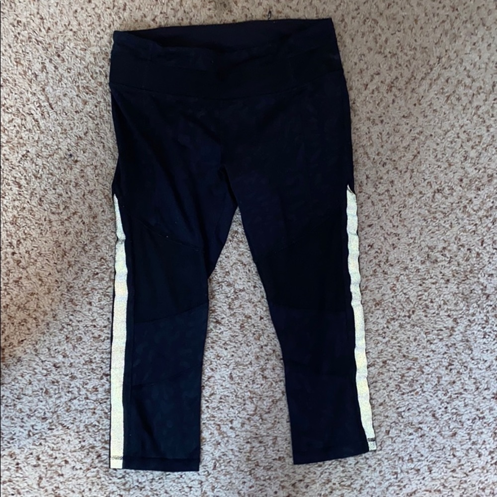 Lululemon black capri leggings